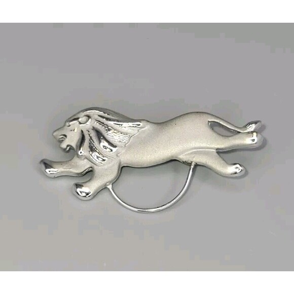 Vtg Brushed Matte Silver Tone Lion Brooch Pin Scarf Loop Classic Elegant Classy - Picture 1 of 3